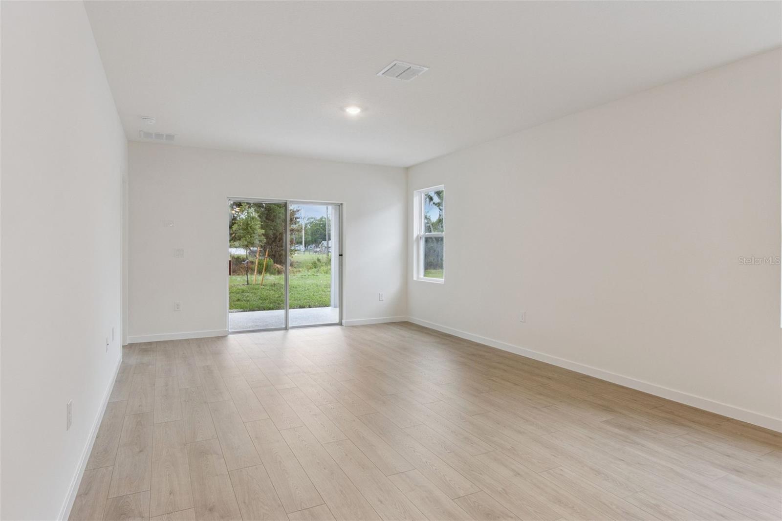 4th image of 1347 Grand Flora Ln, Sanford, FL 32773 | MLS# O6436059