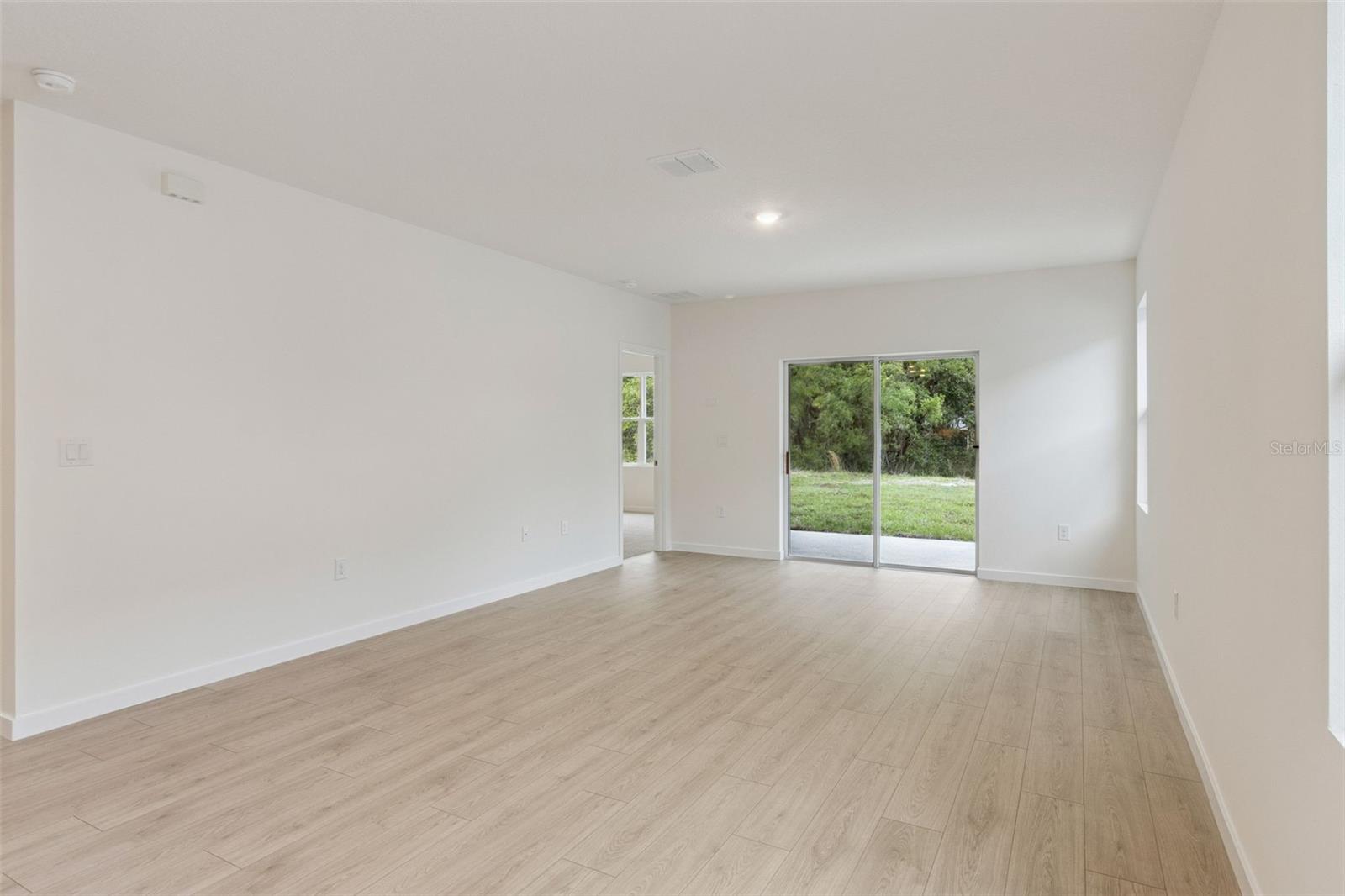 5th image of 1347 Grand Flora Ln, Sanford, FL 32773 | MLS# O6436059