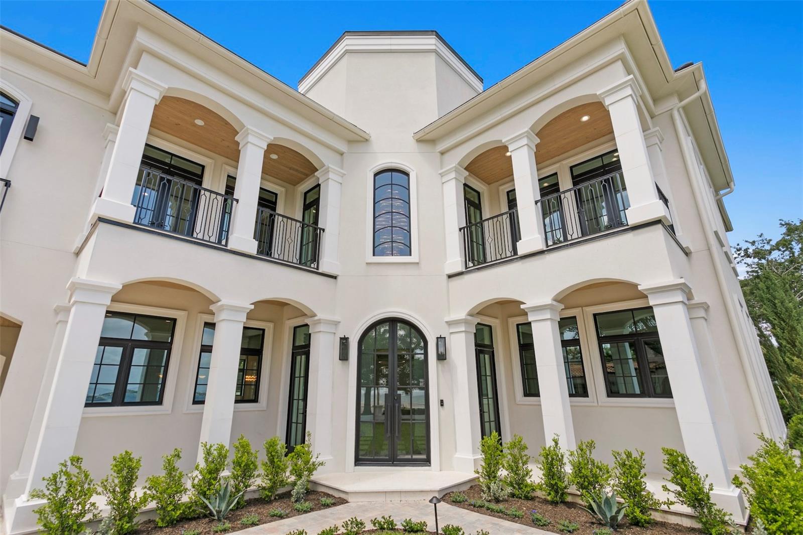2nd image of 3907 Bayshore Blvd, Tampa, FL 33611 | MLS# TB8541847