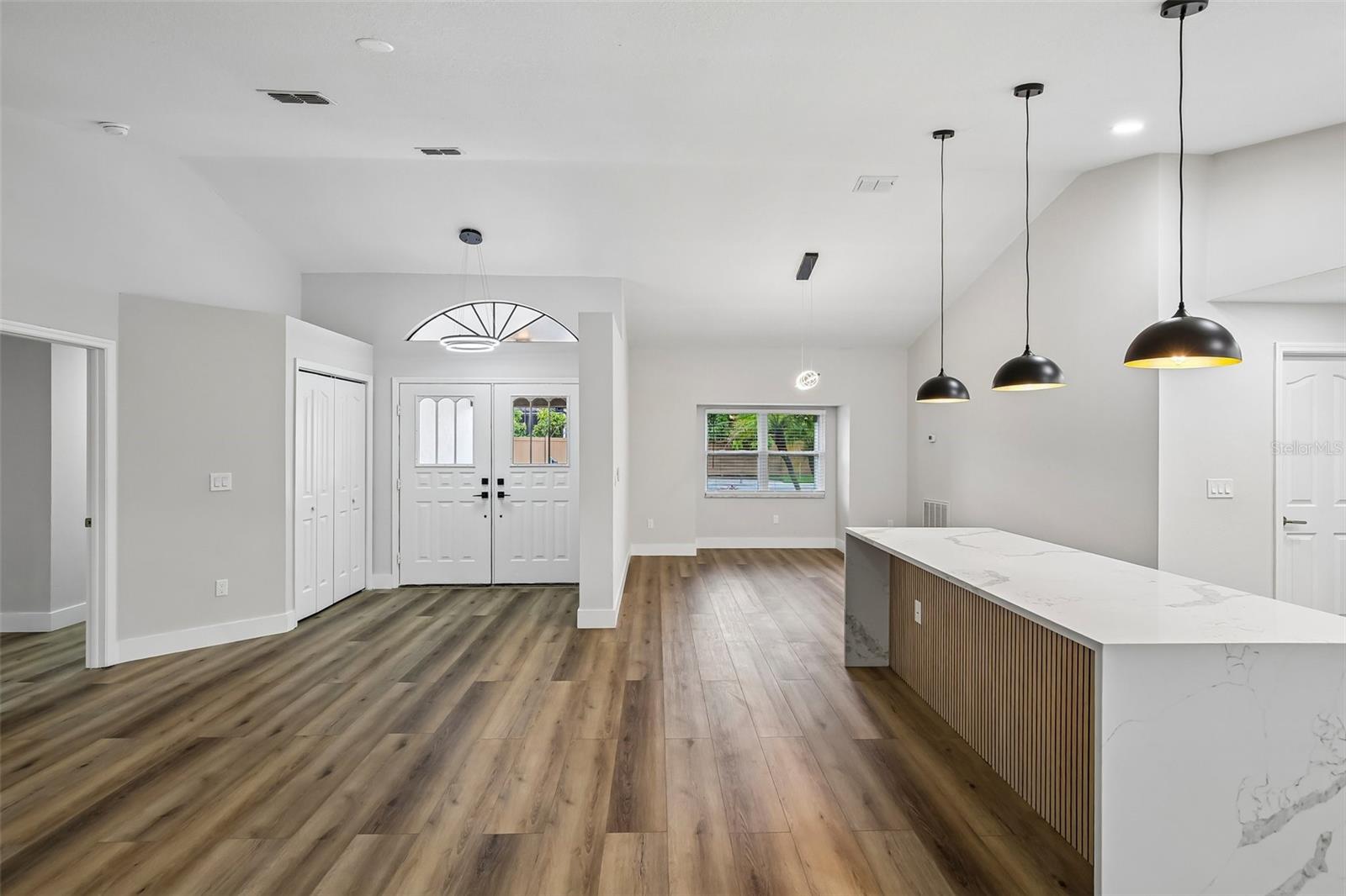 5th image of 3093 Crest Dr, Clearwater, FL 33759 | MLS# TB8541868