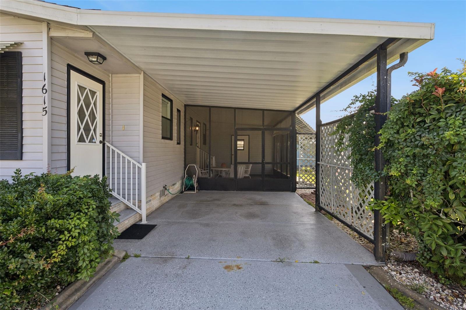 2nd image of 1615 Pinehurst Dr, Lady Lake, FL 32159 | MLS# O6436168