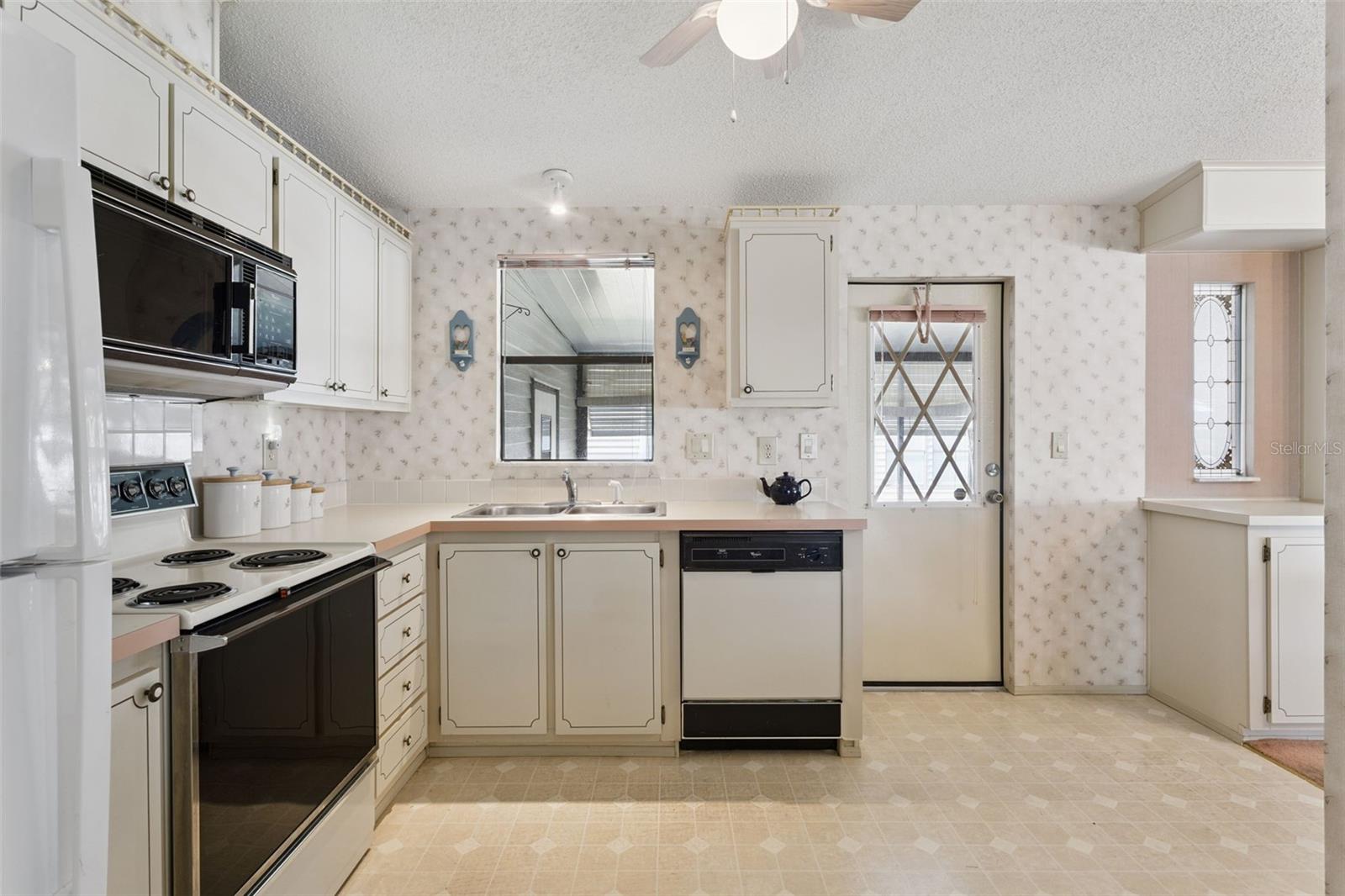 5th image of 1615 Pinehurst Dr, Lady Lake, FL 32159 | MLS# O6436168