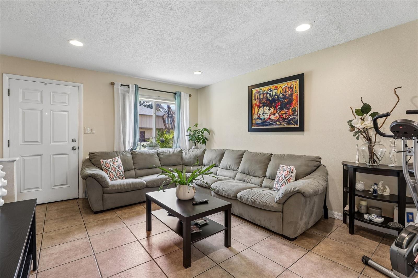 4th image of 12063 Tift Cir, Orlando, FL 32826 | MLS# O6436182