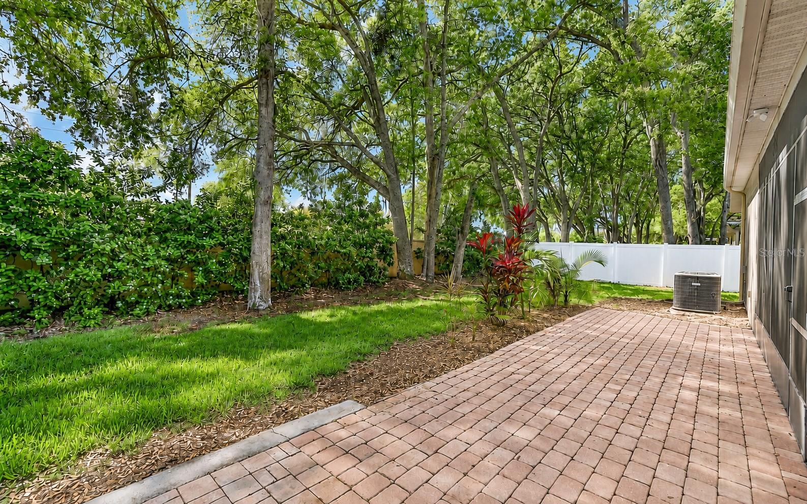 18th image of 105 E Blue Water Edge Dr, Eustis, FL 32736 | MLS# G5116907