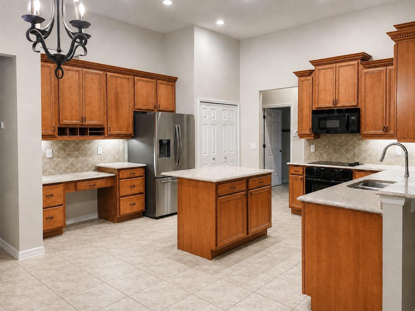 5th image of 105 E Blue Water Edge Dr, Eustis, FL 32736 | MLS# G5116907
