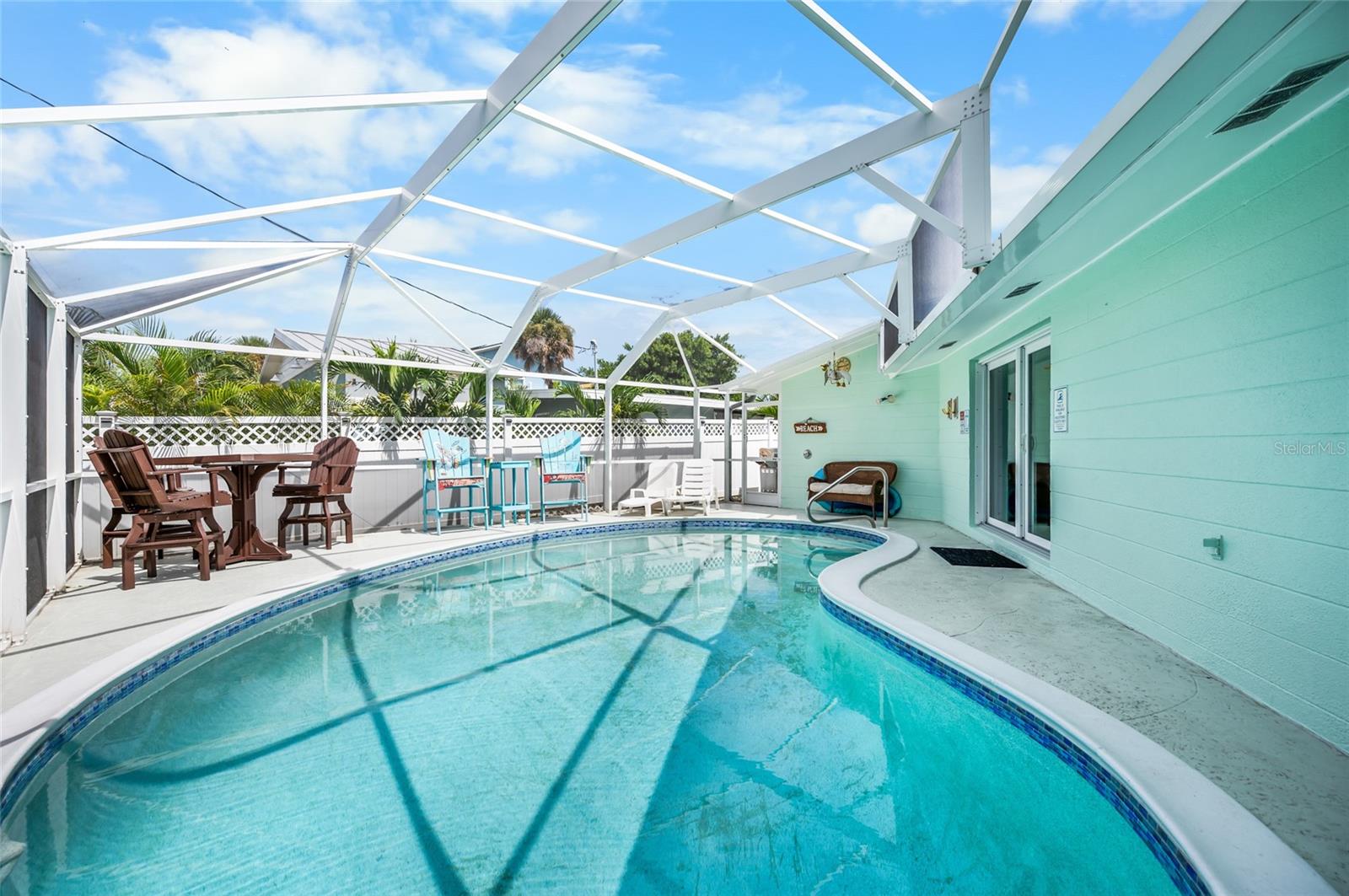 5th image of 1280 Holiday Dr, Englewood, FL 34223 | MLS# D6148541