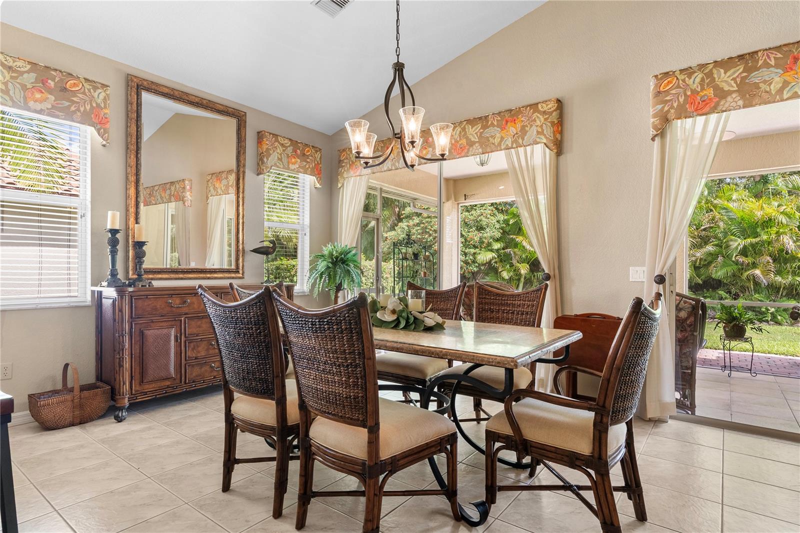 Photo 4 of Single family home for sale at 116 Grand Oak Cir, Venice, FL 34292 | MLS# N6145470 | Listing updated on 2026-09-02