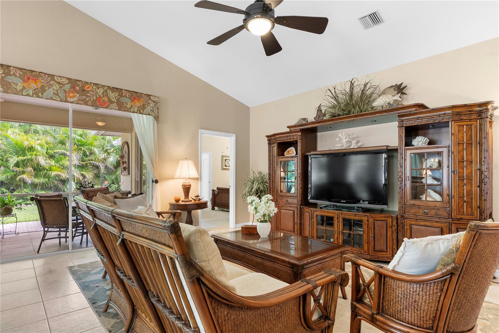 Photo 2 of Single family home for sale at 116 Grand Oak Cir, Venice, FL 34292 | MLS# N6145470 | Listing updated on 2026-09-02