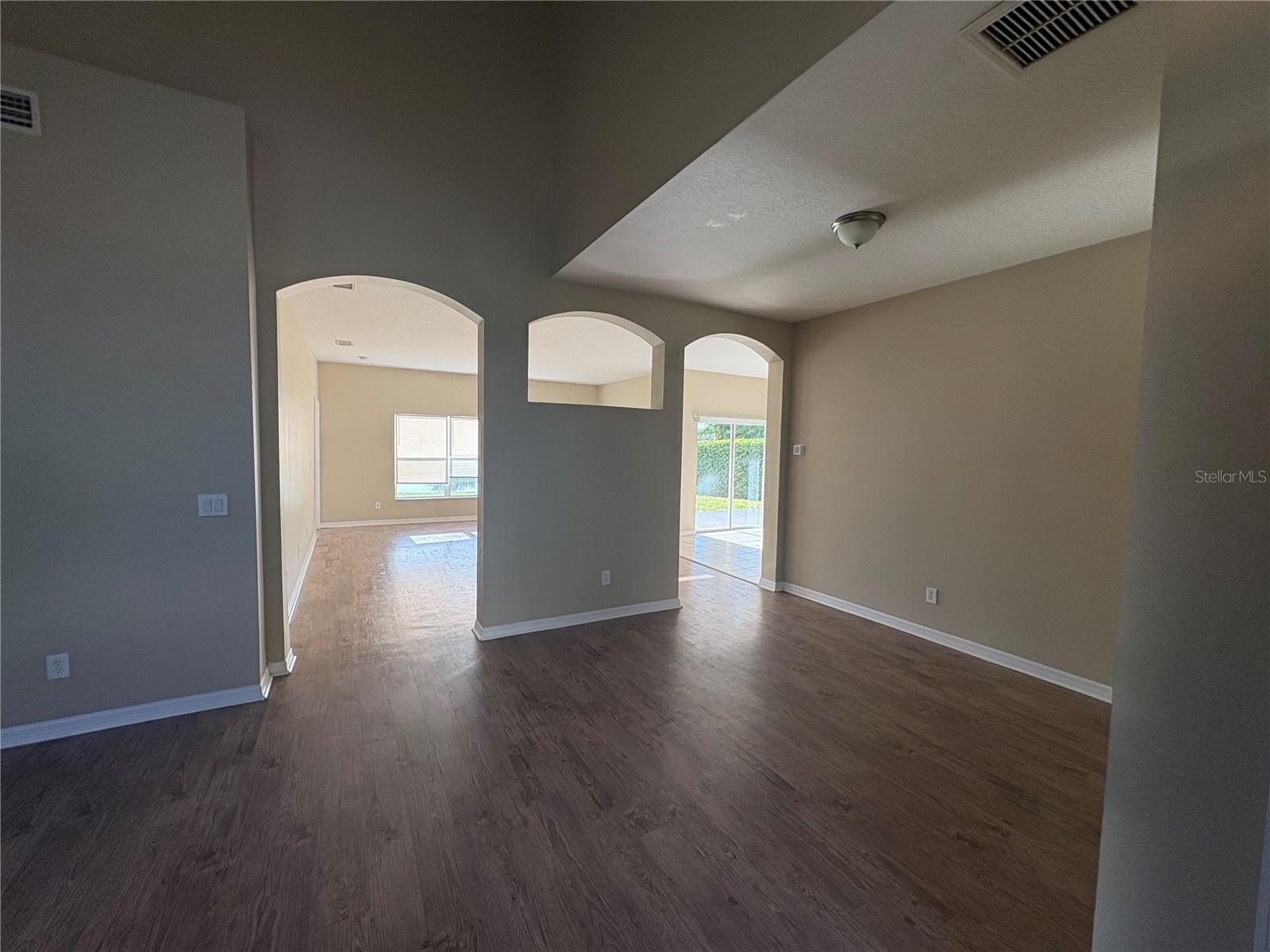 3rd image of 6127 46Th St E, Bradenton, FL 34203 | MLS# TB8542077