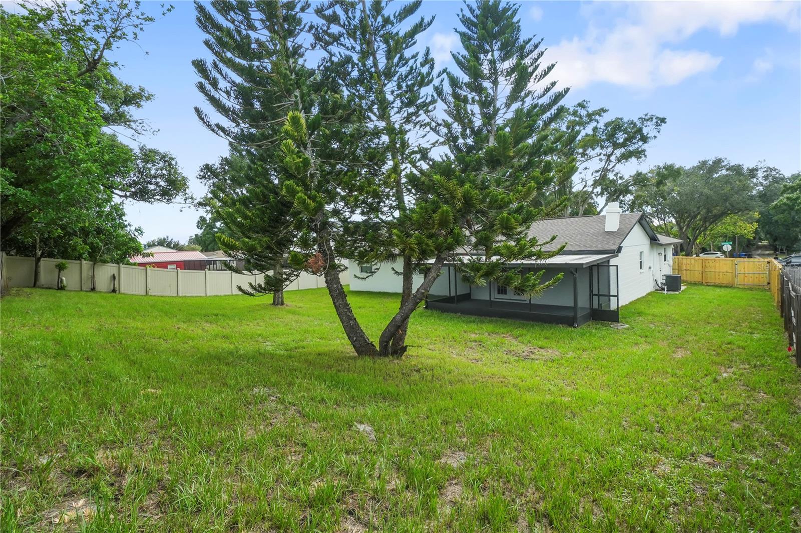 25th image of 1901 Lakeview Dr, Brandon, FL 33511 | MLS# TB8542151