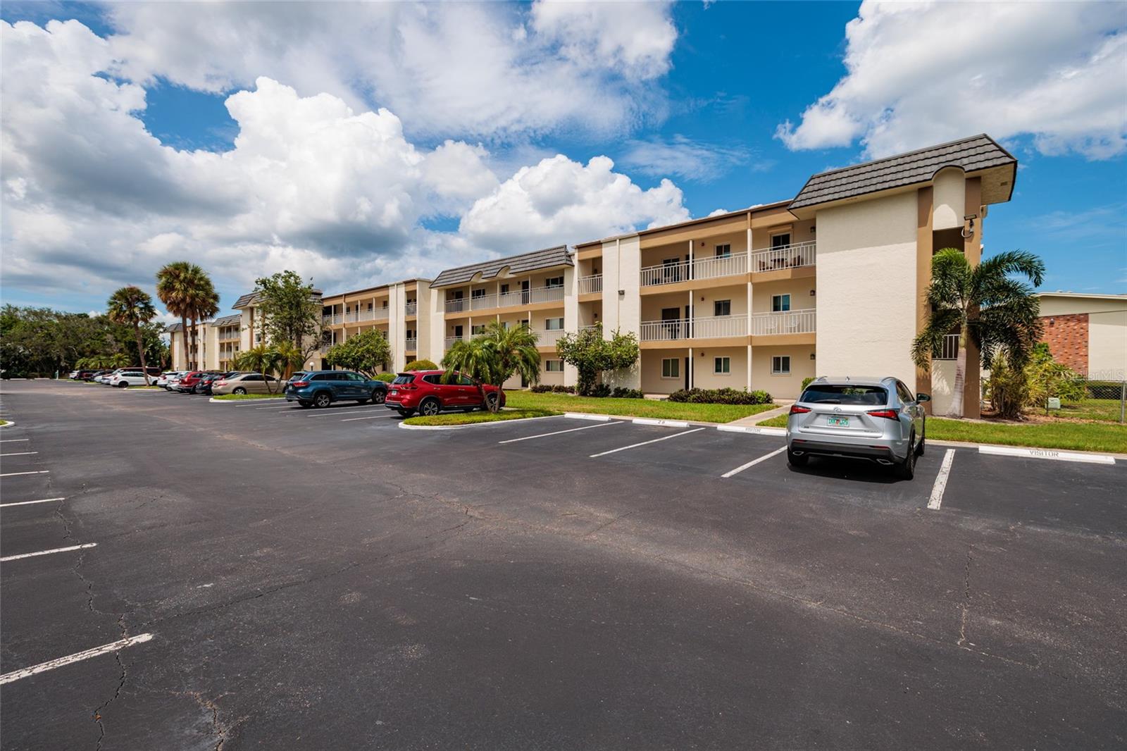 2nd image of 4595 Chancellor St Ne, ST PETERSBURG, FL 33703