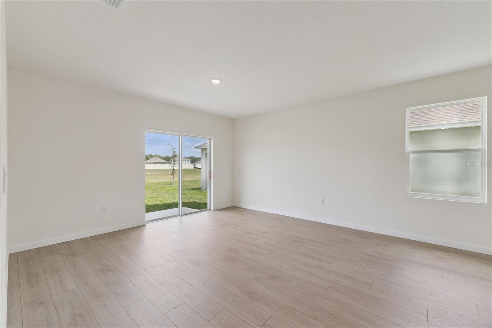 5th image of 1344 Grand Flora Ln, Sanford, FL 32773 | MLS# O6436378