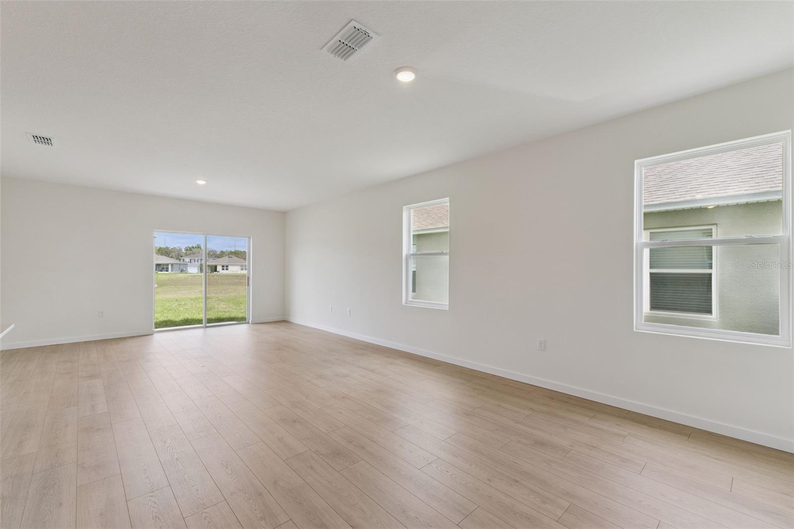 4th image of 1344 Grand Flora Ln, Sanford, FL 32773 | MLS# O6436378