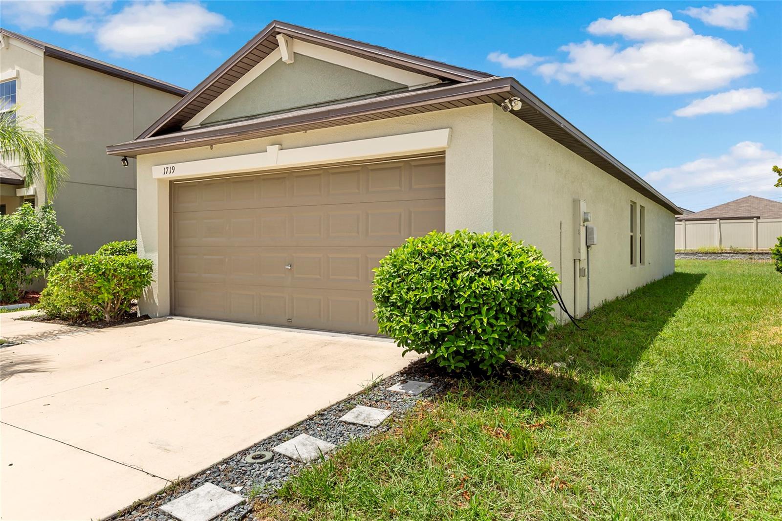 3rd image of 1719 Fred Ives St, Ruskin, FL 33570 | MLS# A4704044