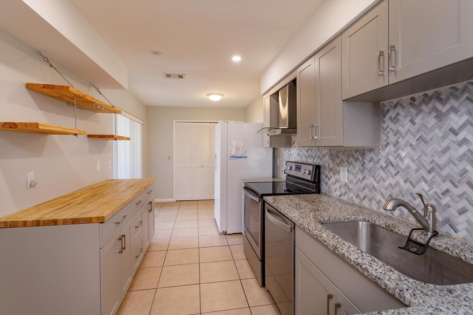 4th image of 5429 Vineland Rd #6F, Orlando, FL 32811 | MLS# O6436575