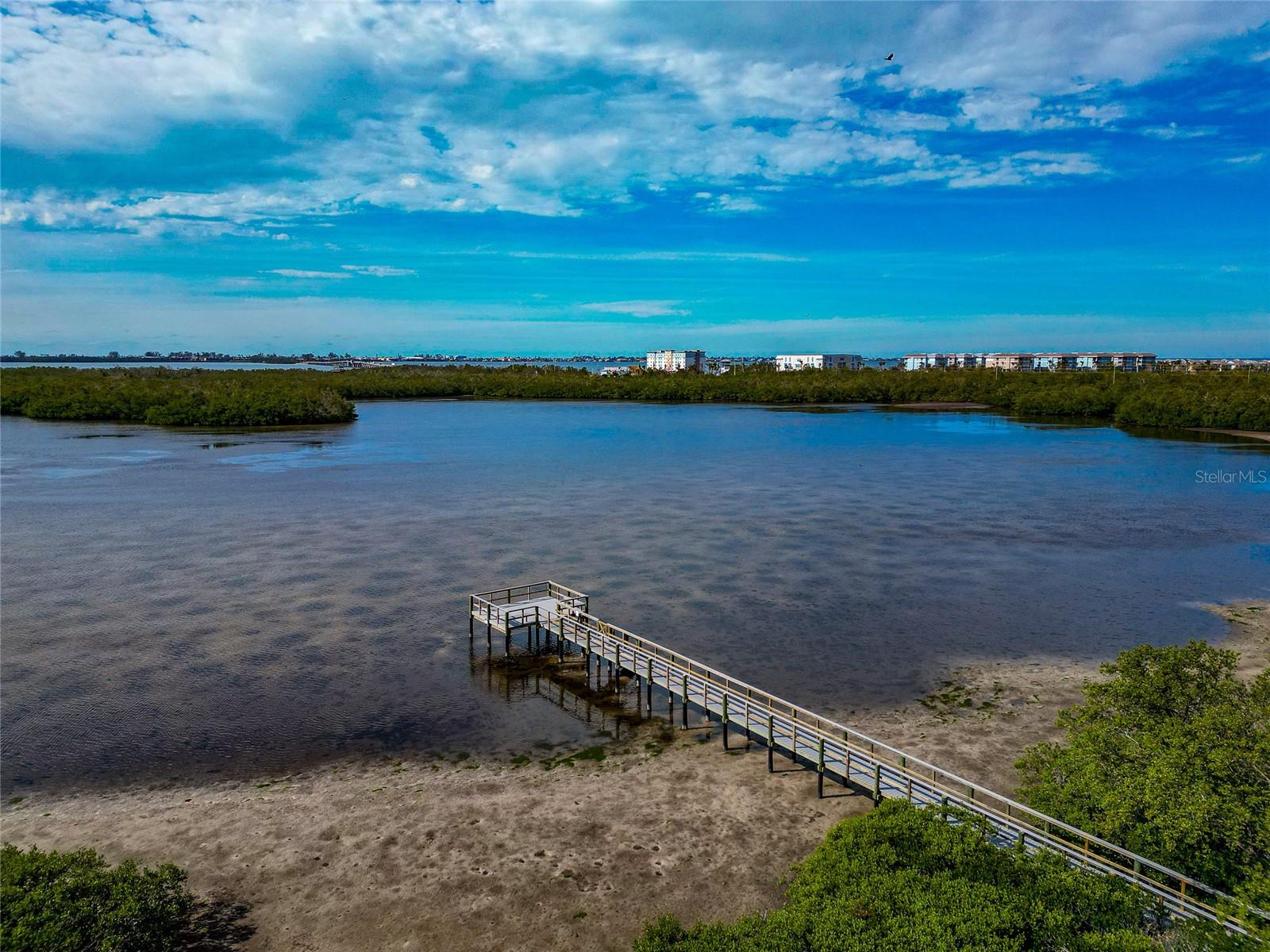 2nd image of 839 Audubon Dr, BRADENTON, FL 34209