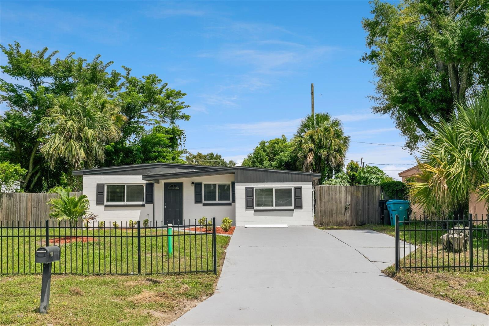 2nd image of 2821 W Amelia St, Orlando, FL 32805 | MLS# O6436604