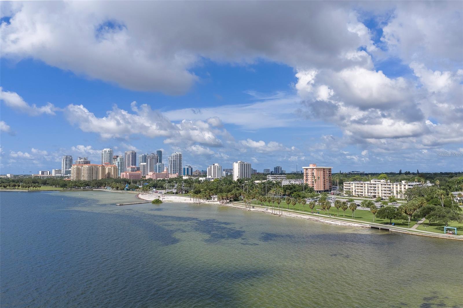 2nd image of 1200 N Shore Dr Ne, ST PETERSBURG, FL 33701