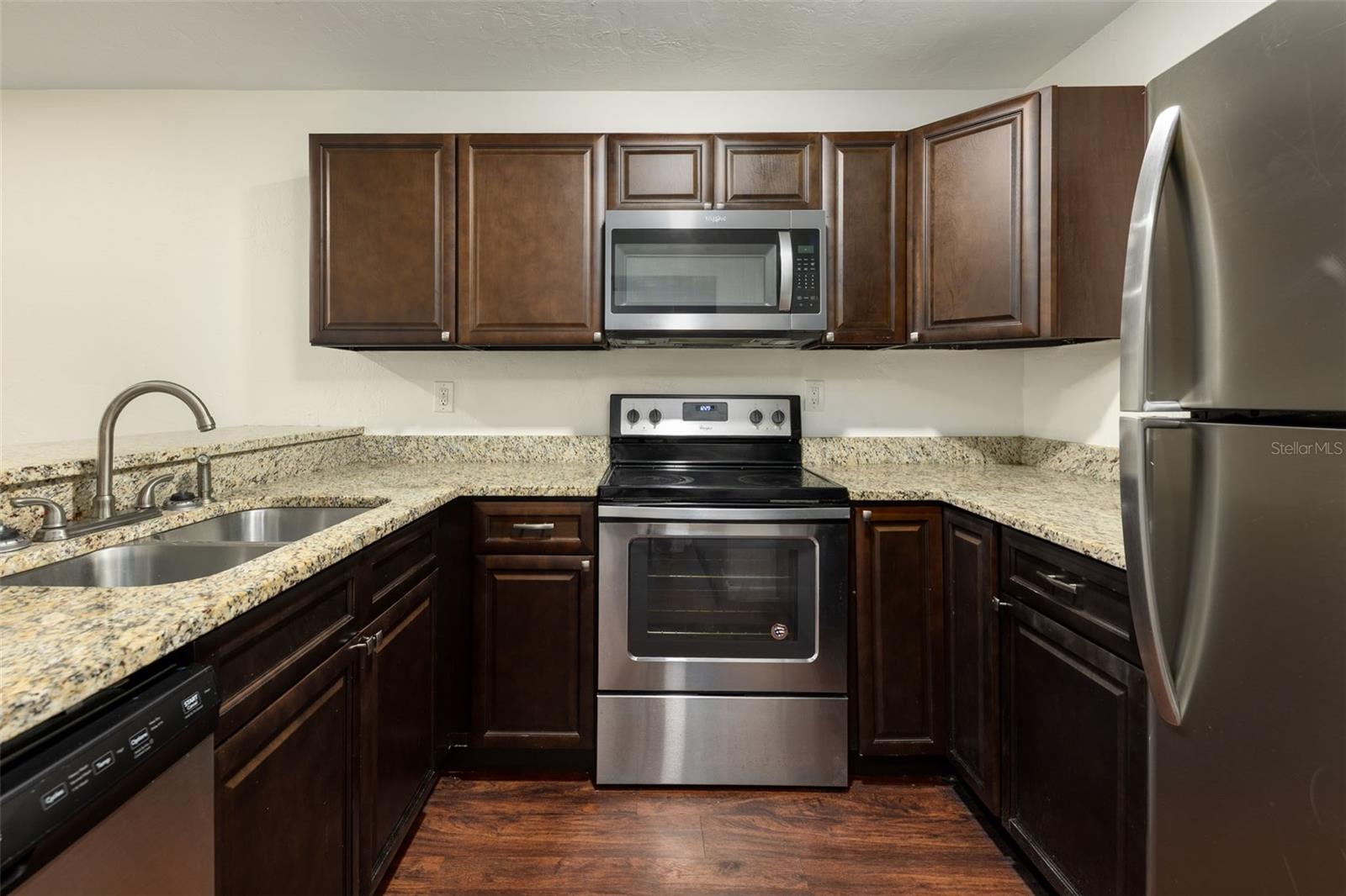 2nd image of 83 Se 16th Ave #E202, Gainesville, FL 32601 | MLS# GC543015