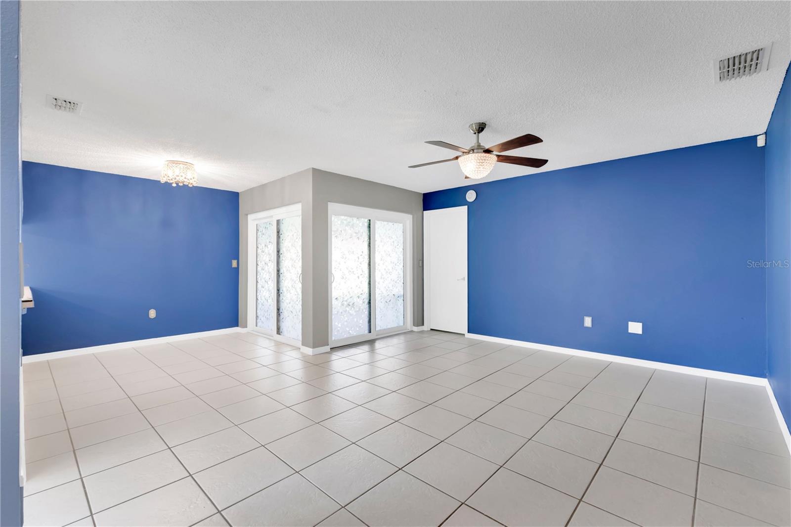 Photo 5 of Townhouse for sale at 545 Hunter Cir, Kissimmee, FL 34758 | MLS# S5156352 | Listing updated on 2026-09-02