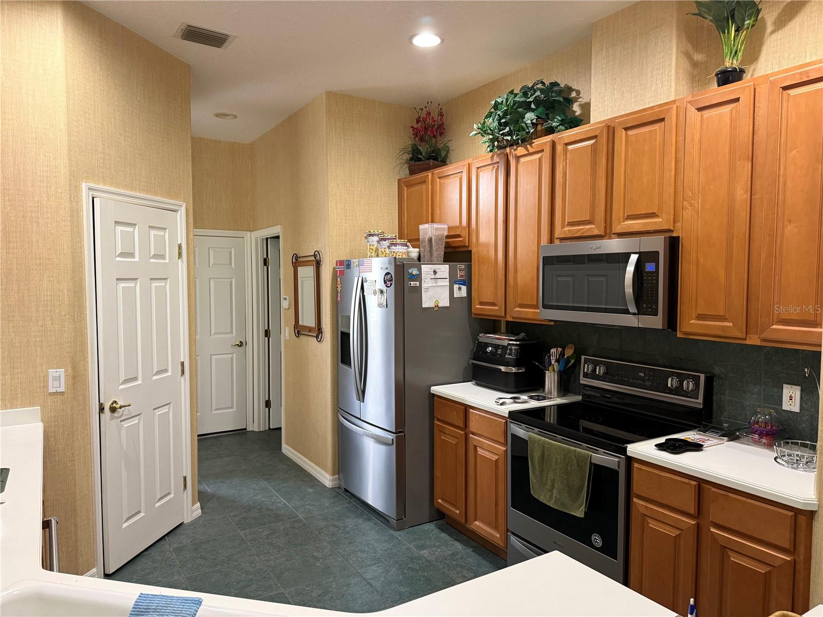 3rd image of 14444 Dover Forest Dr, Orlando, FL 32828 | MLS# O6436780