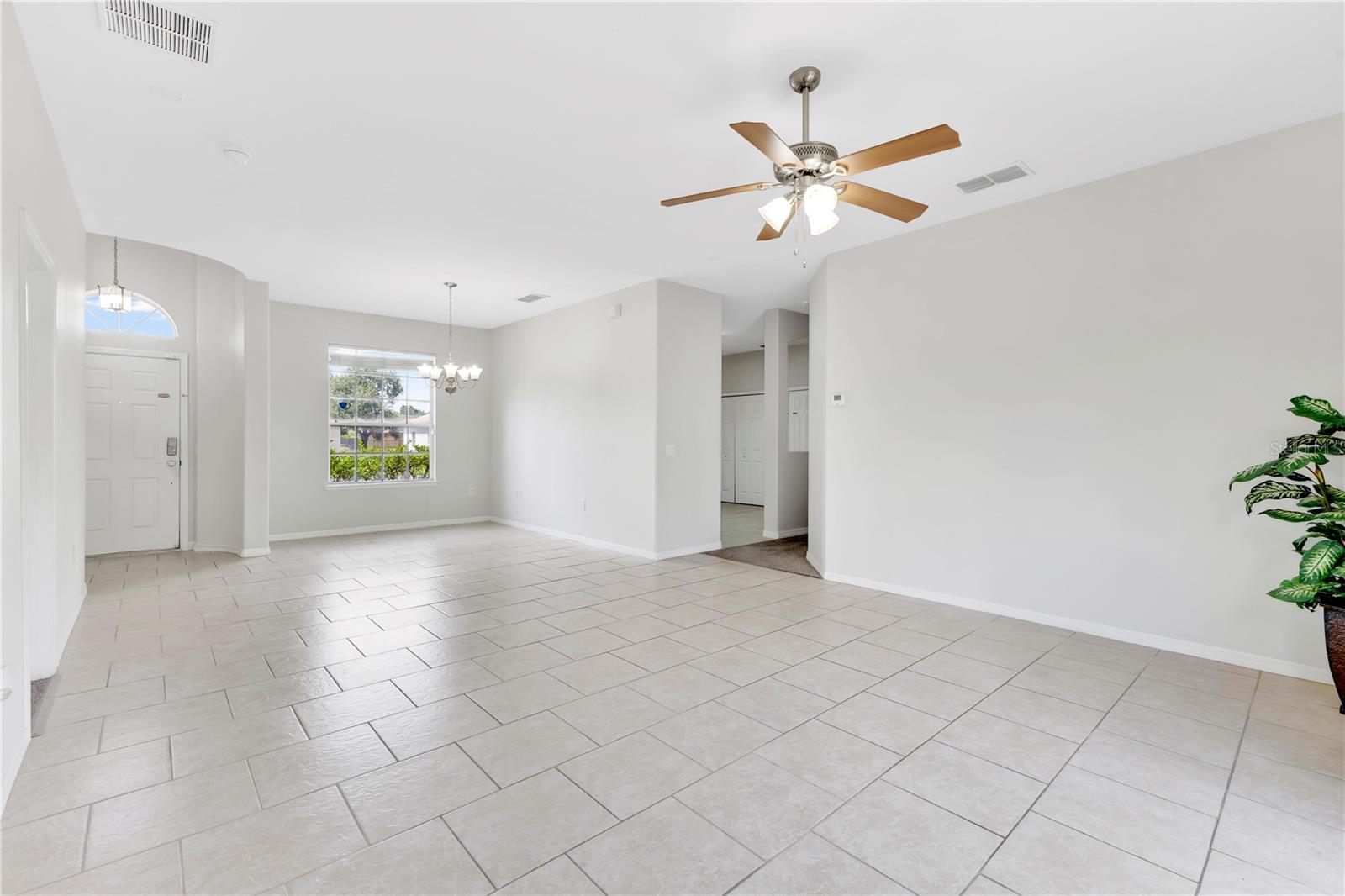 Photo 4 of Single family home for sale at 735 Palaiseau Ct, Kissimmee, FL 34759 | MLS# S5156361 | Listing updated on 2026-09-02