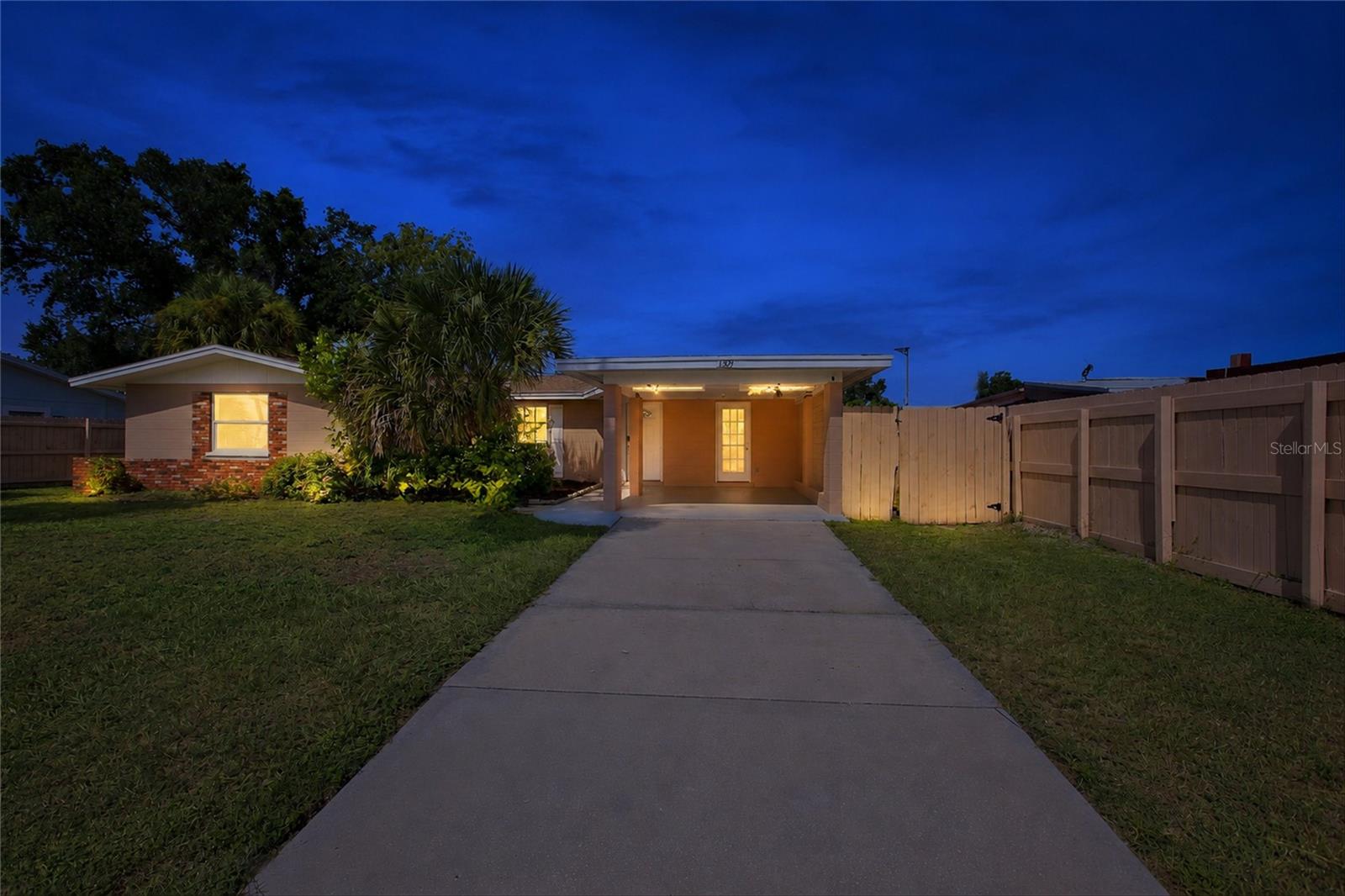 2nd image of 1509 Banyan Dr, Venice, FL 34293 | MLS# A4704192
