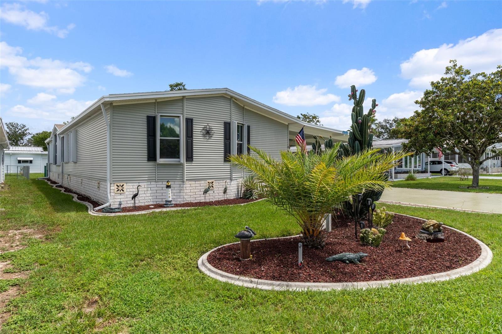 Photo 2 of Manufactured home for sale at 8084 Little Tee Ln, Brooksville, FL 34613 | MLS# TB8543165 | Listing updated on 2026-09-02