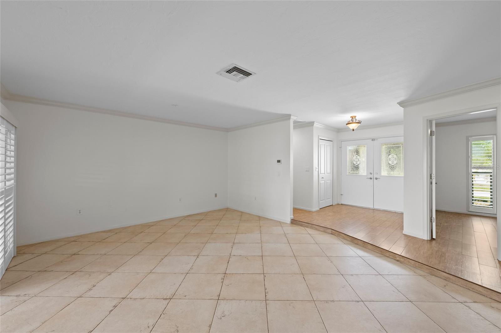 Photo 5 of Single family home for sale at 1252 Waterside Ln, Venice, FL 34285 | MLS# A4704384 | Listing updated on 2026-09-02