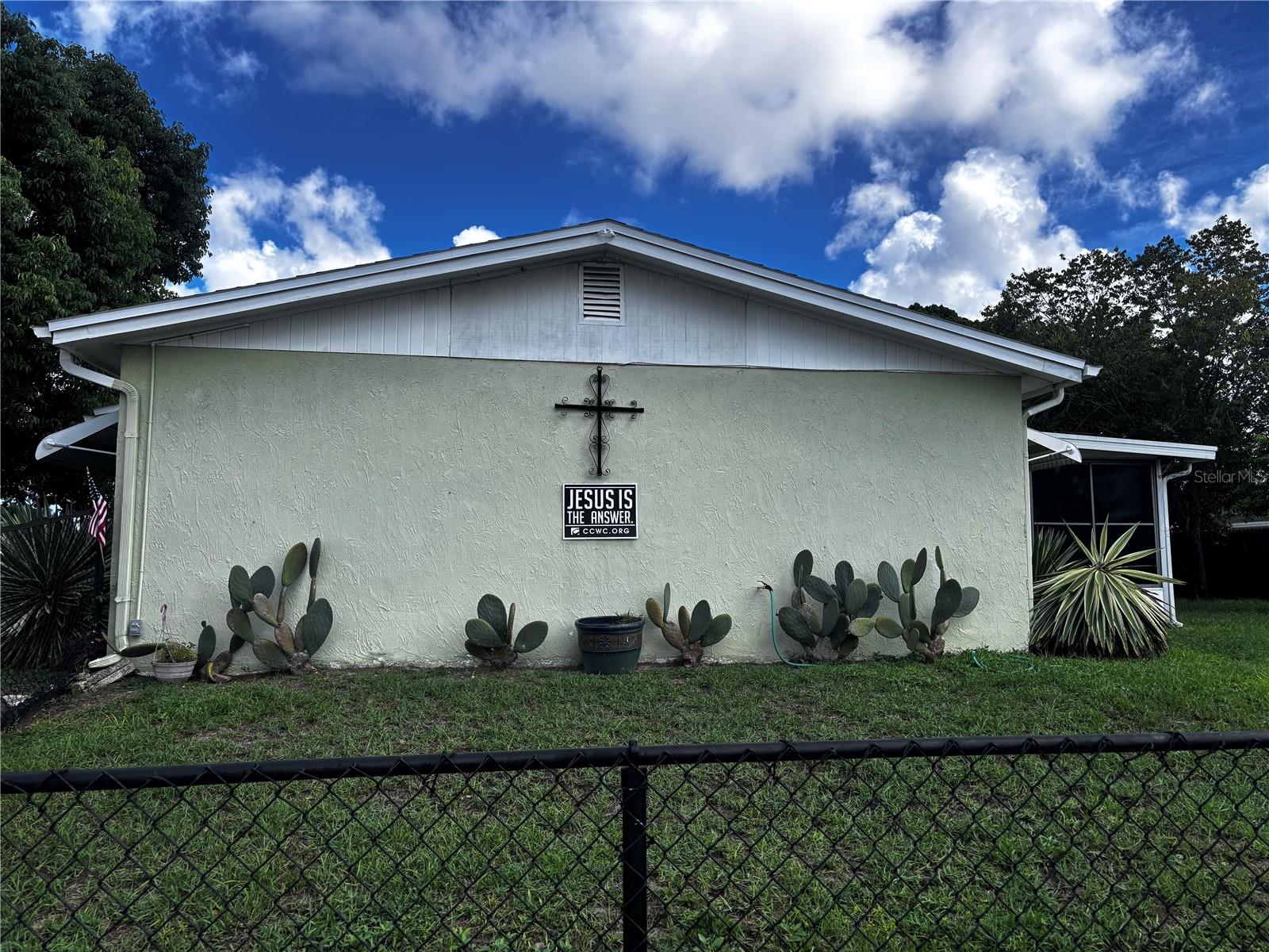 Photo 3 of Single family home for sale at 9040 Chatam Ln, Port Richey, FL 34668 | MLS# W7889043 | Listing updated on 2026-09-02