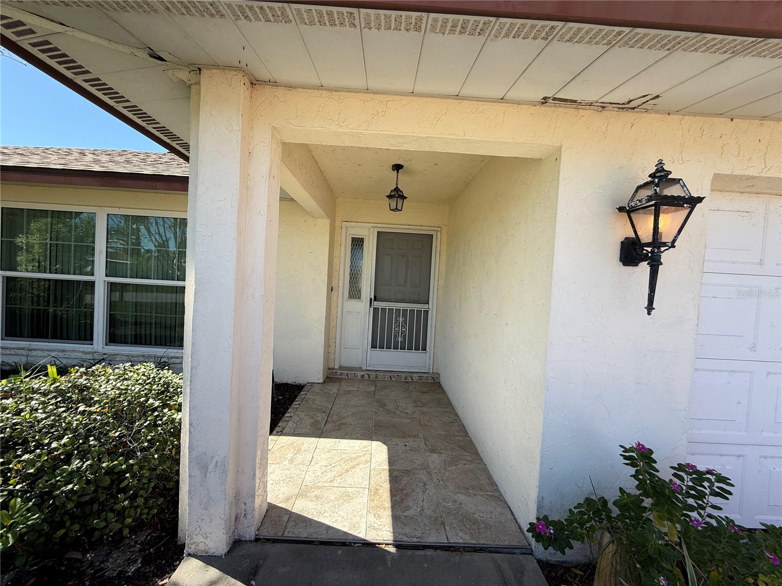 Photo 4 of Single family home for sale at 386 Pineview Dr, Venice, FL 34293 | MLS# N6145545 | Listing updated on 2026-09-02