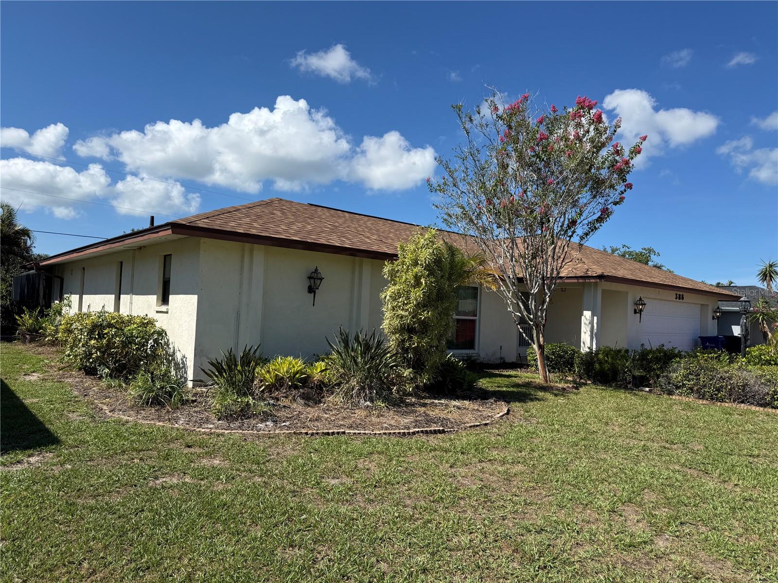 Photo 3 of Single family home for sale at 386 Pineview Dr, Venice, FL 34293 | MLS# N6145545 | Listing updated on 2026-09-02