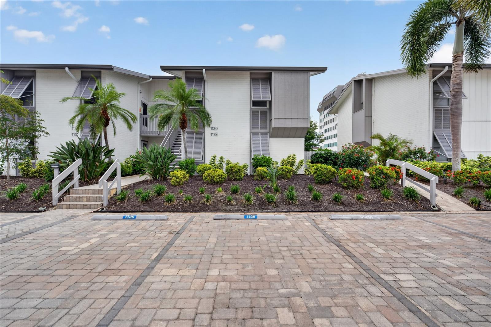 Photo 1 of Condo for sale at 1130 W Peppertree Ln #118, Sarasota, FL 34242 | MLS# A4704502 | Listing updated on 2026-09-04