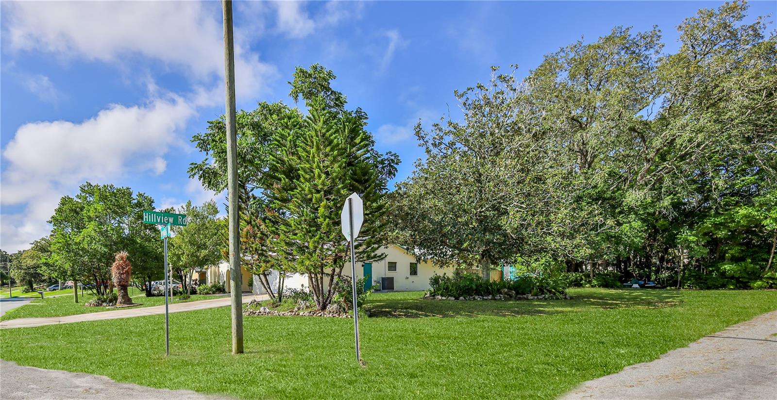 Photo 5 of Single family home for sale at 1411 Ivydale Rd, Spring Hill, FL 34606 | MLS# W7889061 | Listing updated on 2026-09-04