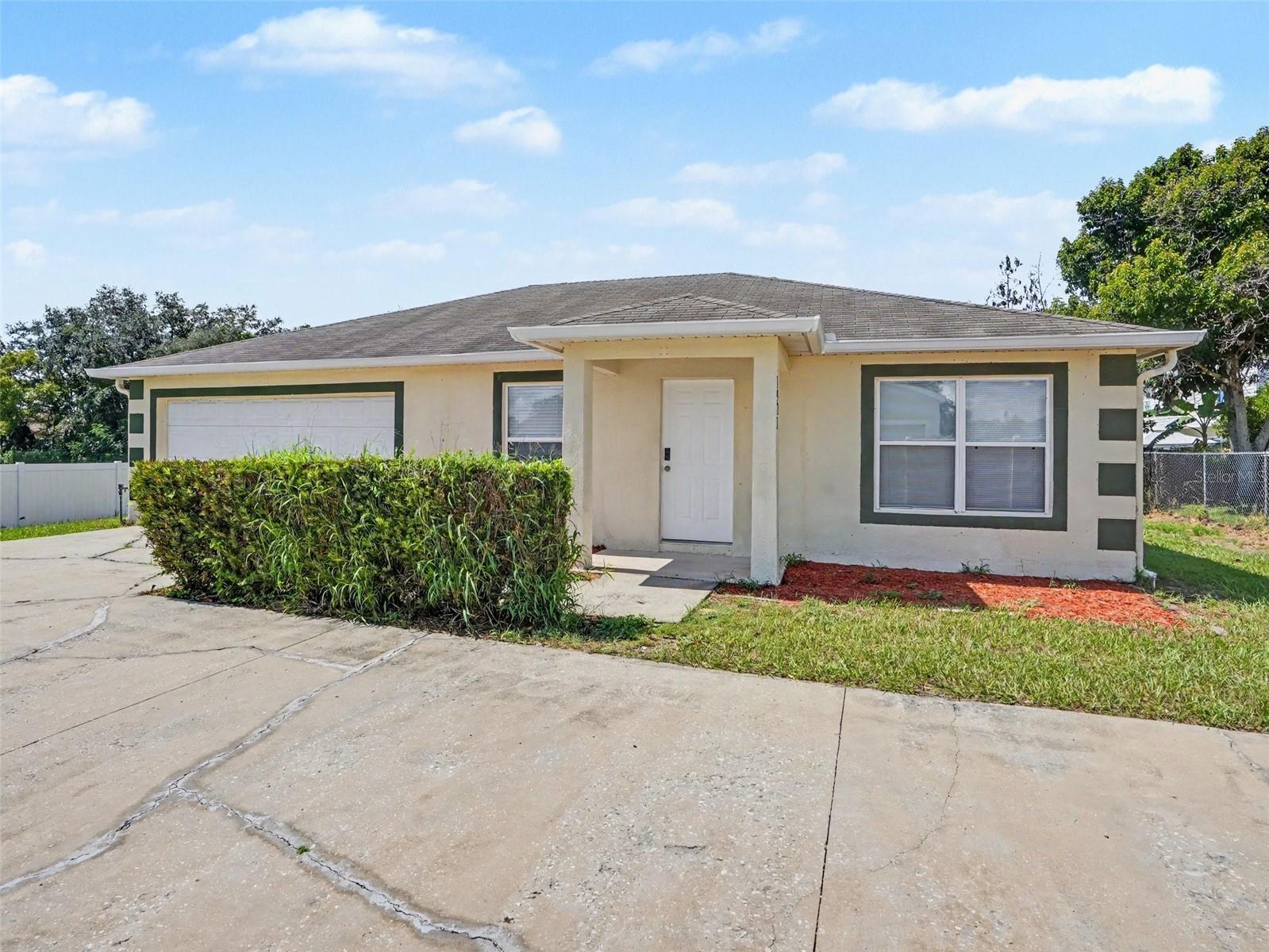 Photo 1 of Single family home for sale at 1921 Manatee Dr, Kissimmee, FL 34759 | MLS# O6437784 | Listing updated on 2026-09-02