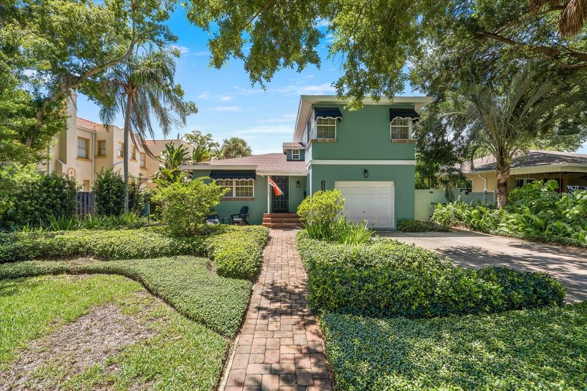 3rd image of 3528 Foster Hl Dr N, Saint Petersburg, FL 33704 | MLS# TB8544042