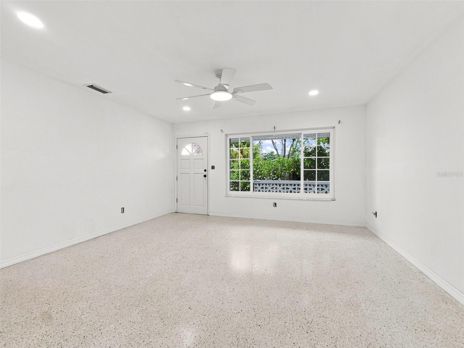 Photo 4 of Single family home for sale at 6100 35th Avenue N, Saint Petersburg, FL 33710 | MLS# TB8544147 | Listing updated on 2026-09-03