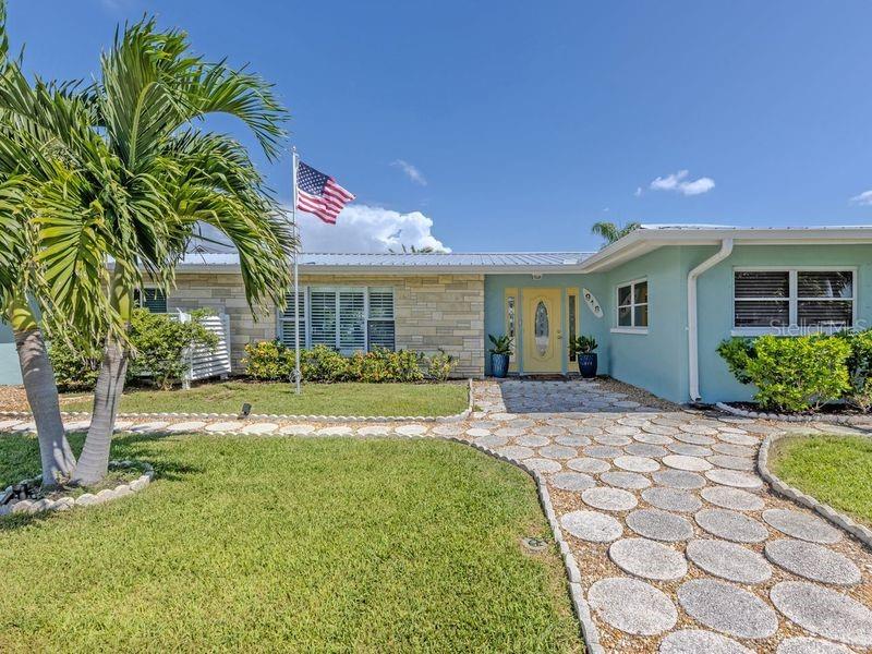 Photo 3 of Single family home for sale at 918 Gibbs Rd, Venice, FL 34285 | MLS# N6145566 | Listing updated on 2026-09-02