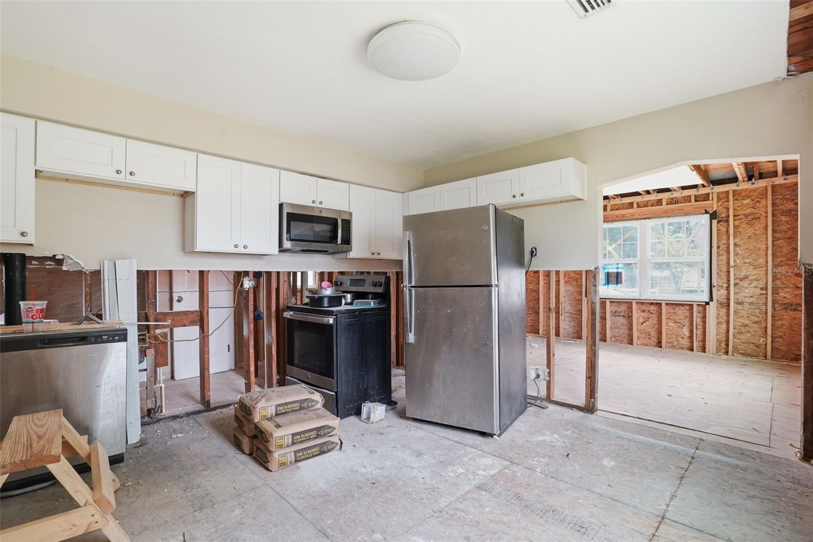 Photo 5 of Single family home for sale at 4535 Emerson Ave S, Saint Petersburg, FL 33711 | MLS# O6438132 | Listing updated on 2026-09-05