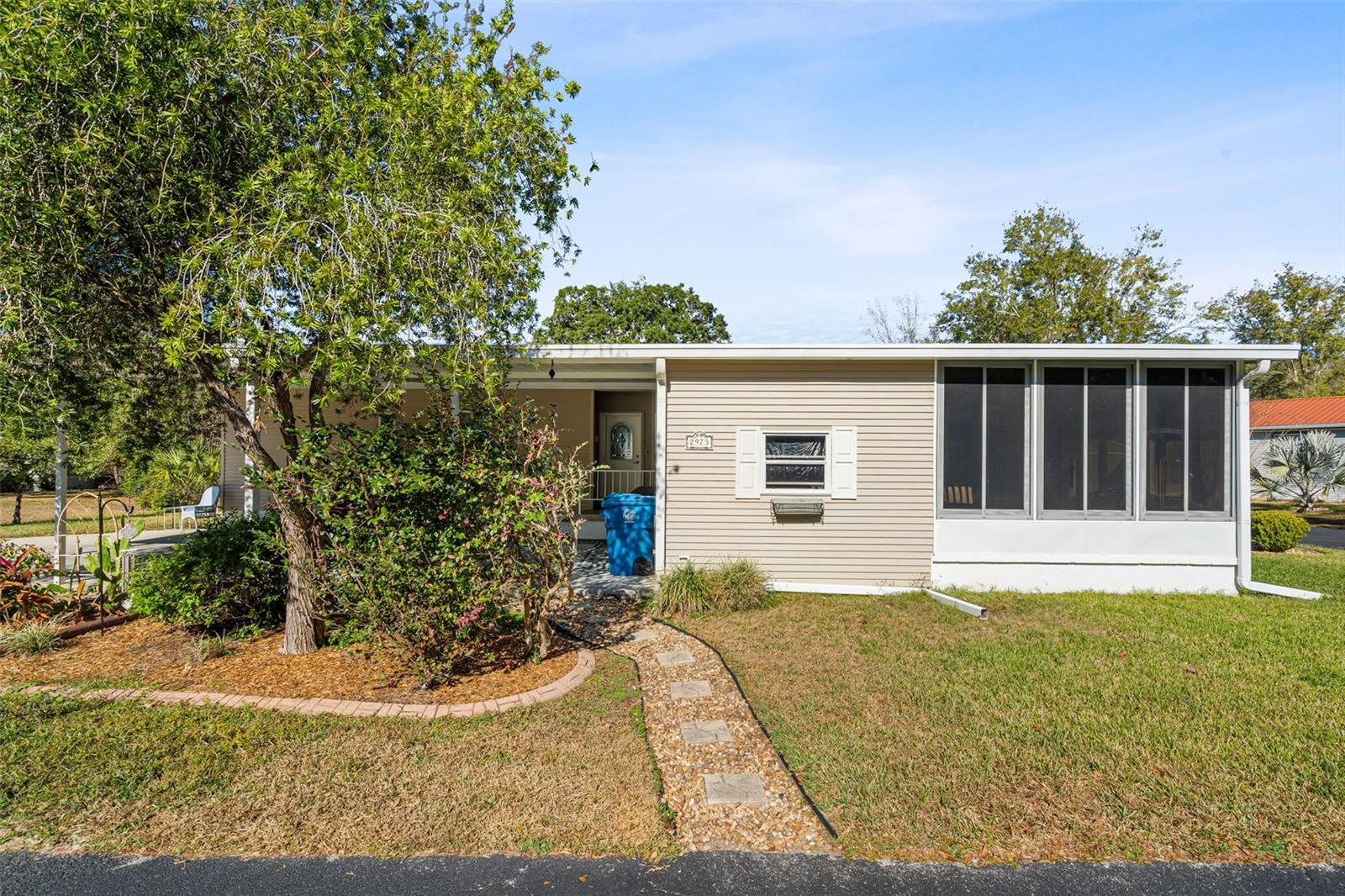 Photo 4 of Manufactured home for sale at 2973 Kingswood Cir, Brooksville, FL 34604 | MLS# W7889095 | Listing updated on 2026-09-03