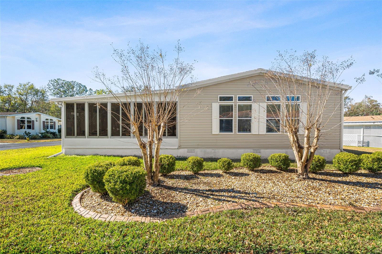 Photo 3 of Manufactured home for sale at 2973 Kingswood Cir, Brooksville, FL 34604 | MLS# W7889095 | Listing updated on 2026-09-03