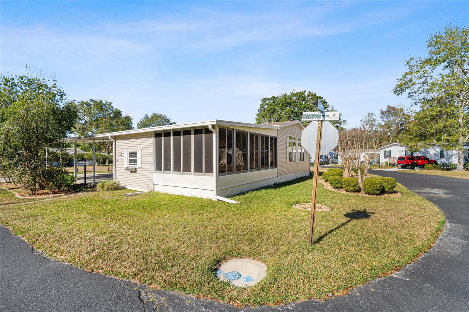 Photo 2 of Manufactured home for sale at 2973 Kingswood Cir, Brooksville, FL 34604 | MLS# W7889095 | Listing updated on 2026-09-03