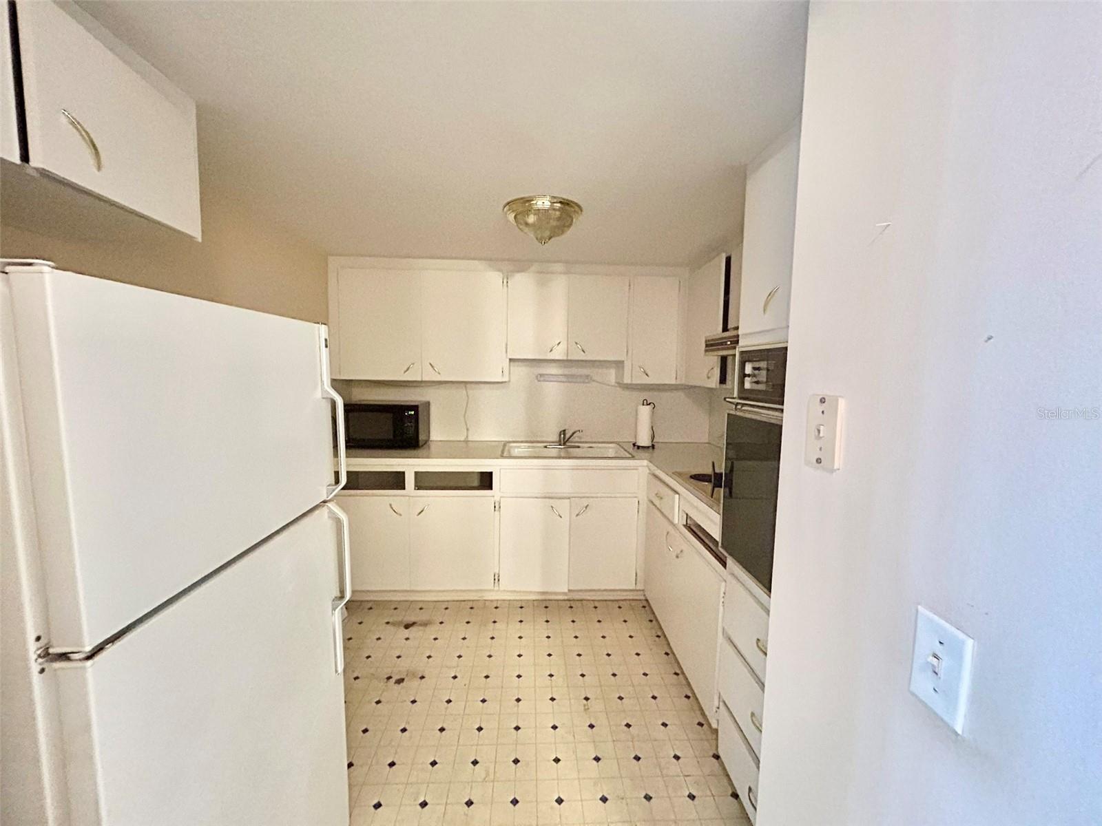 5th image of 2457 Ecuadorian Way #41, Clearwater, FL 33763 | MLS# TB8544475
