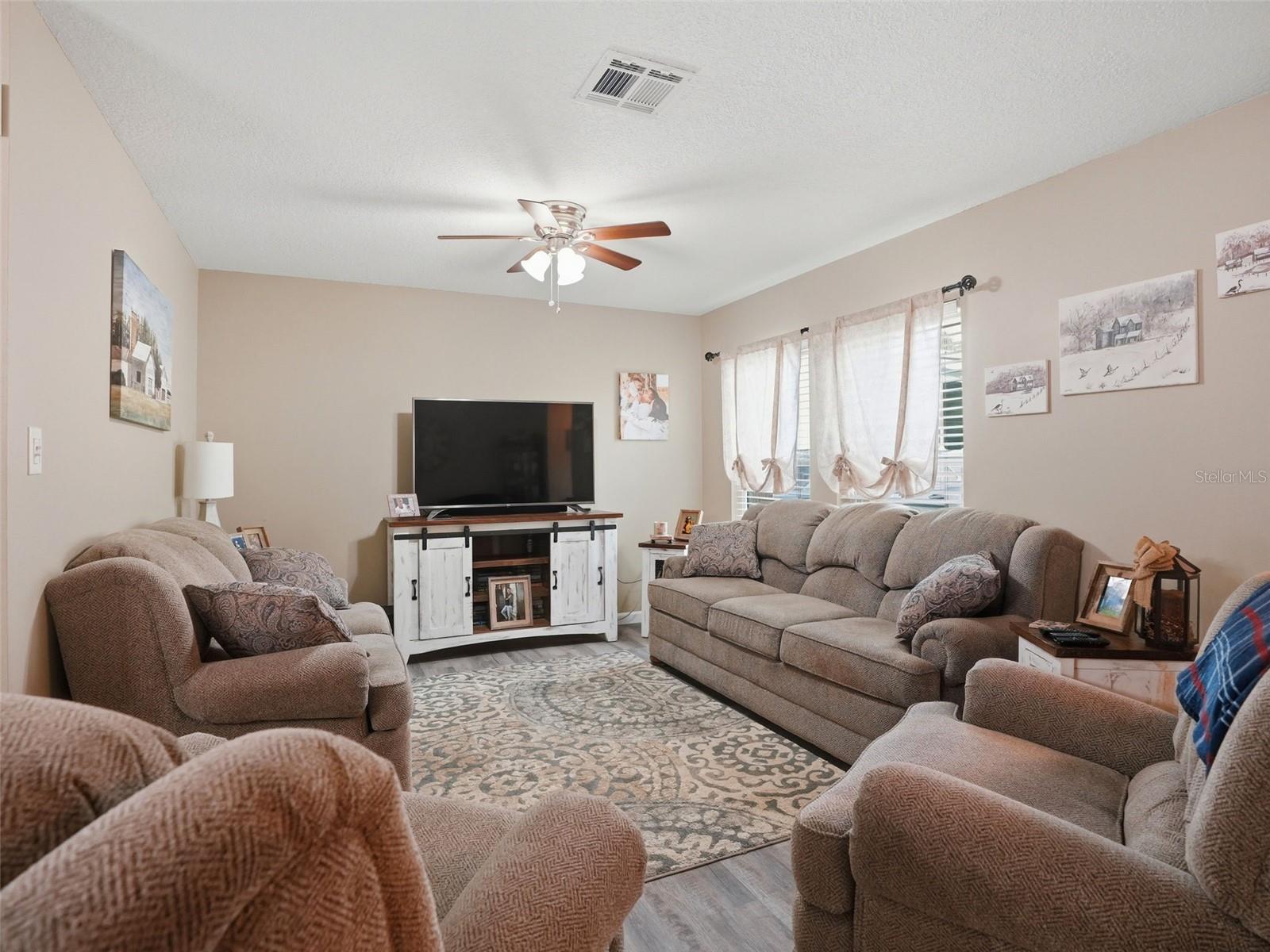 Photo 5 of Single family home for sale at 9122 Dupont Ave, Spring Hill, FL 34608 | MLS# W7889104 | Listing updated on 2026-09-05