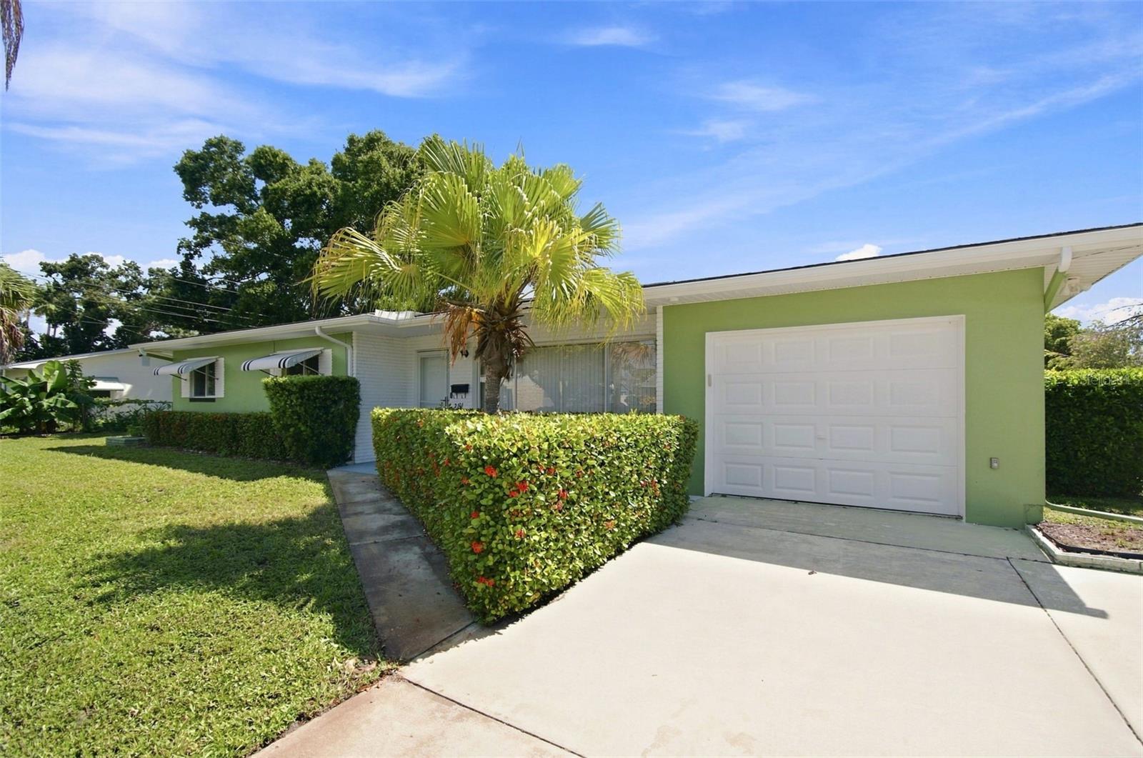 Photo 4 of Single family home for sale at 2101 Winchester Rd N, Saint Petersburg, FL 33710 | MLS# TB8544743 | Listing updated on 2026-09-02