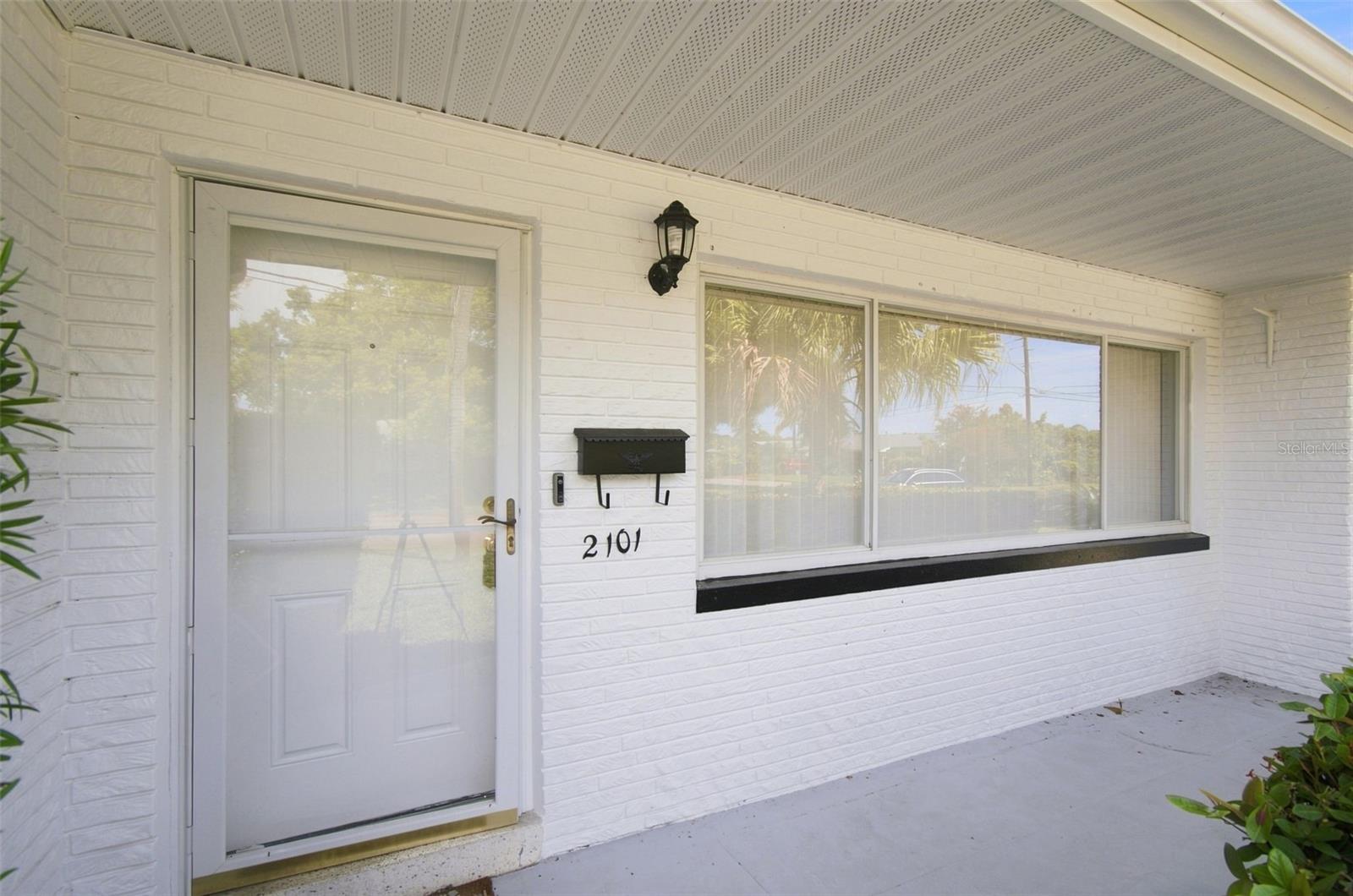 Photo 5 of Single family home for sale at 2101 Winchester Rd N, Saint Petersburg, FL 33710 | MLS# TB8544743 | Listing updated on 2026-09-02