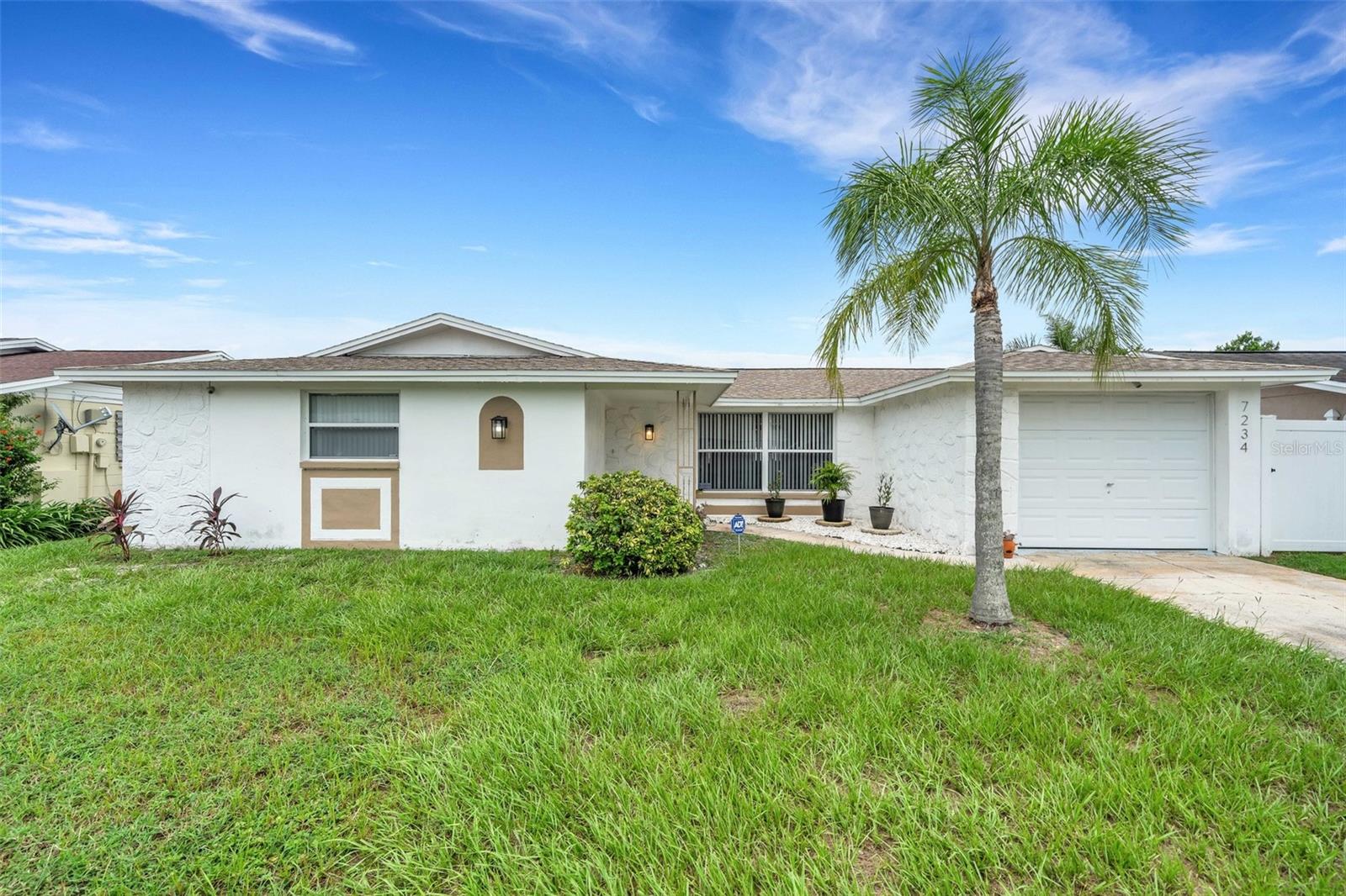 Photo 1 of Single family home for sale at 7234 Oakshire Dr, Port Richey, FL 34668 | MLS# A4704820 | Listing updated on 2026-09-02