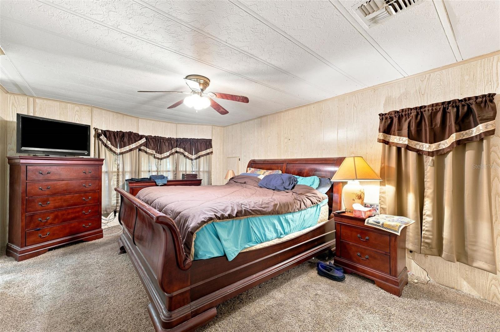 Photo 4 of Manufactured home for sale at 8150 Modena Ave, Brooksville, FL 34613 | MLS# W7889126 | Listing updated on 2026-09-04