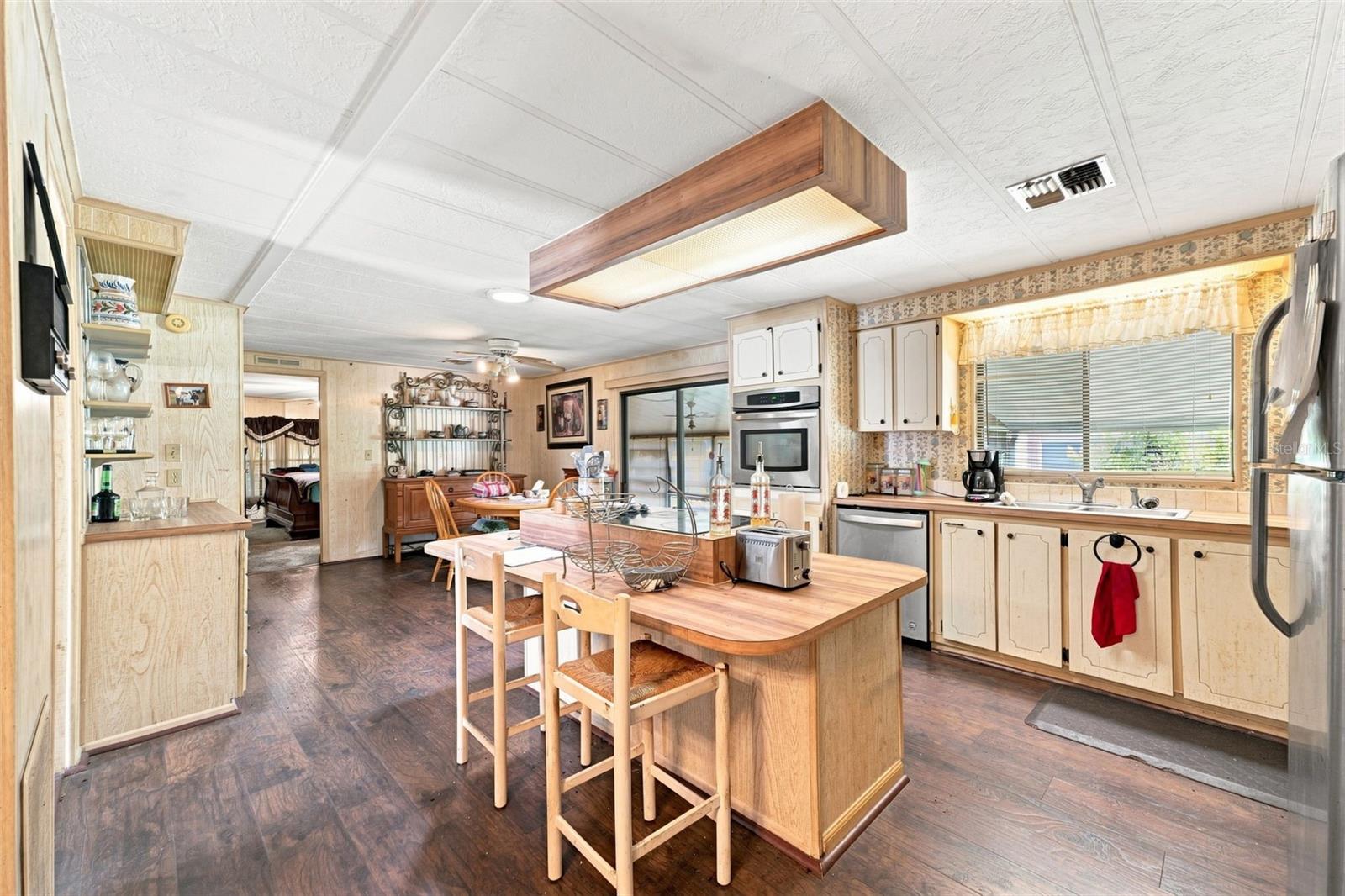 Photo 3 of Manufactured home for sale at 8150 Modena Ave, Brooksville, FL 34613 | MLS# W7889126 | Listing updated on 2026-09-04