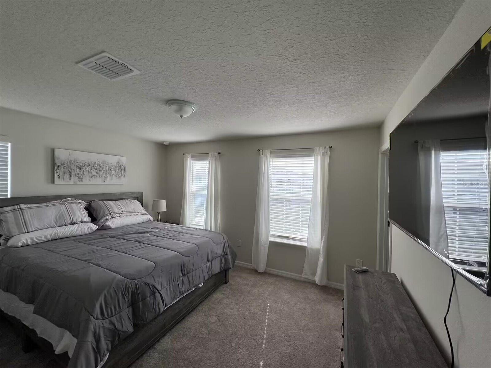 Photo 4 of Single family home for sale at 3012 Mahalo Dr, Davenport, FL 33897 | MLS# O6438462 | Listing updated on 2026-09-02